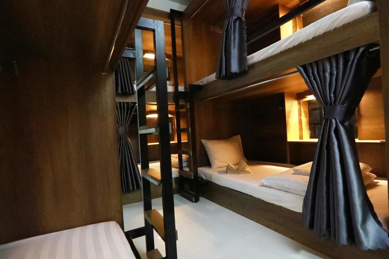 Bui Vien Street Hostel *